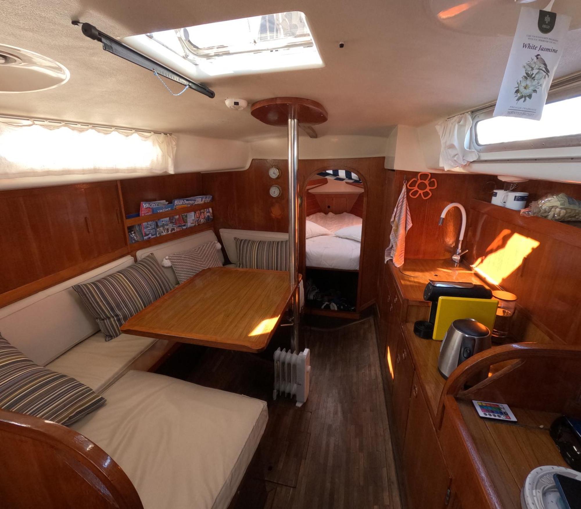 Hotel en barco Joky - Floating Refuge