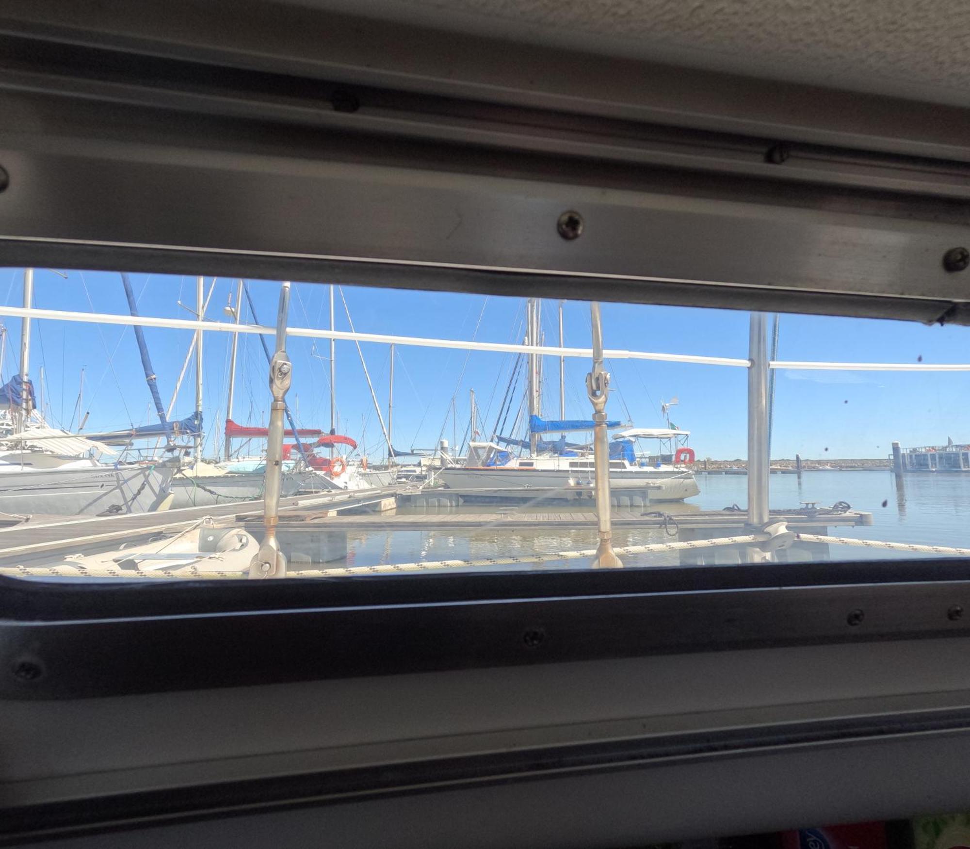 Botel Joky - Floating Refuge Lisboa