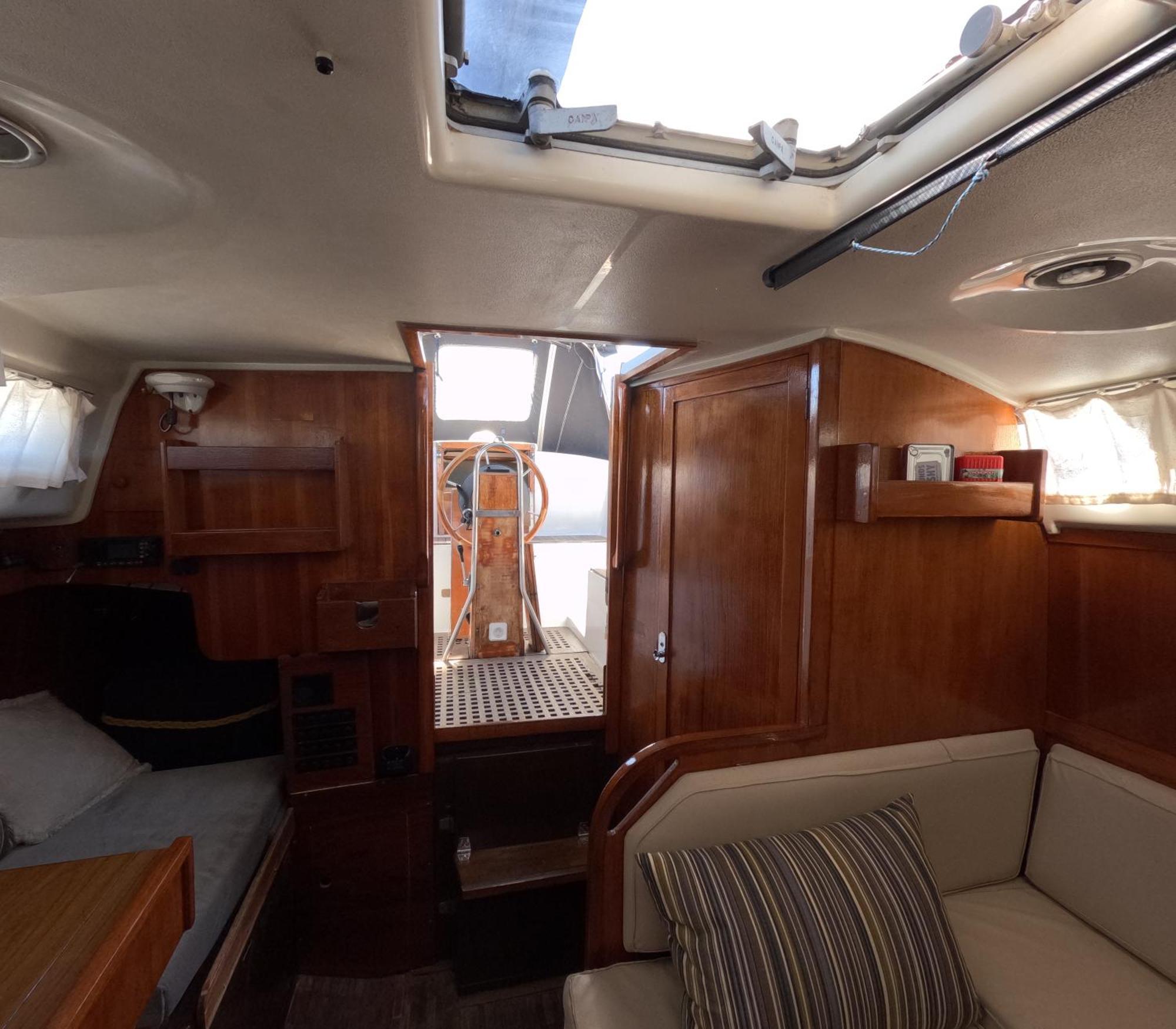 Joky - Floating Refuge Hotel en barco Lisboa